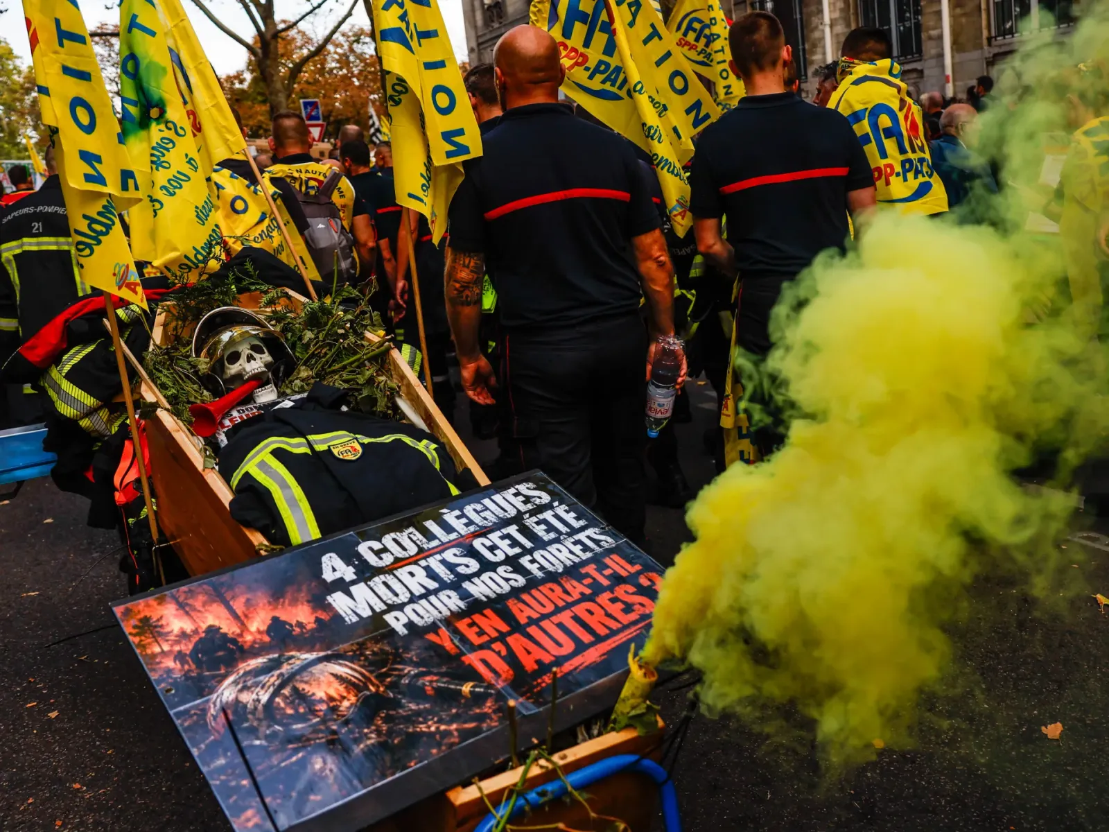 France strikes and student protests detain 440 people nationwide